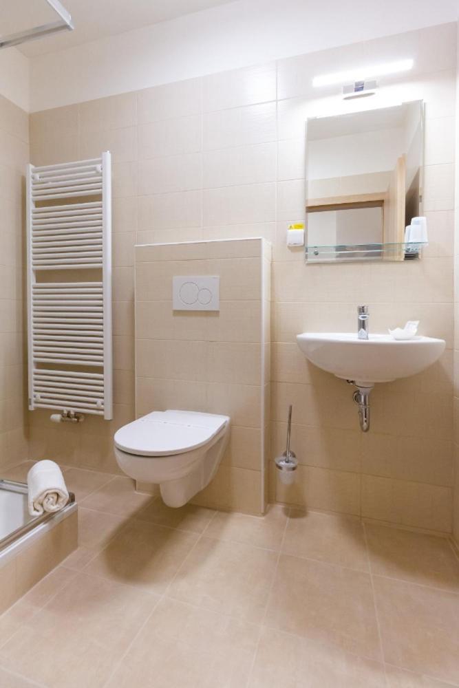 סביטאבי Hotel Ungar מראה חיצוני תמונה