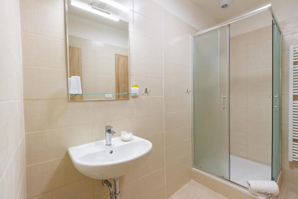 סביטאבי Hotel Ungar מראה חיצוני תמונה