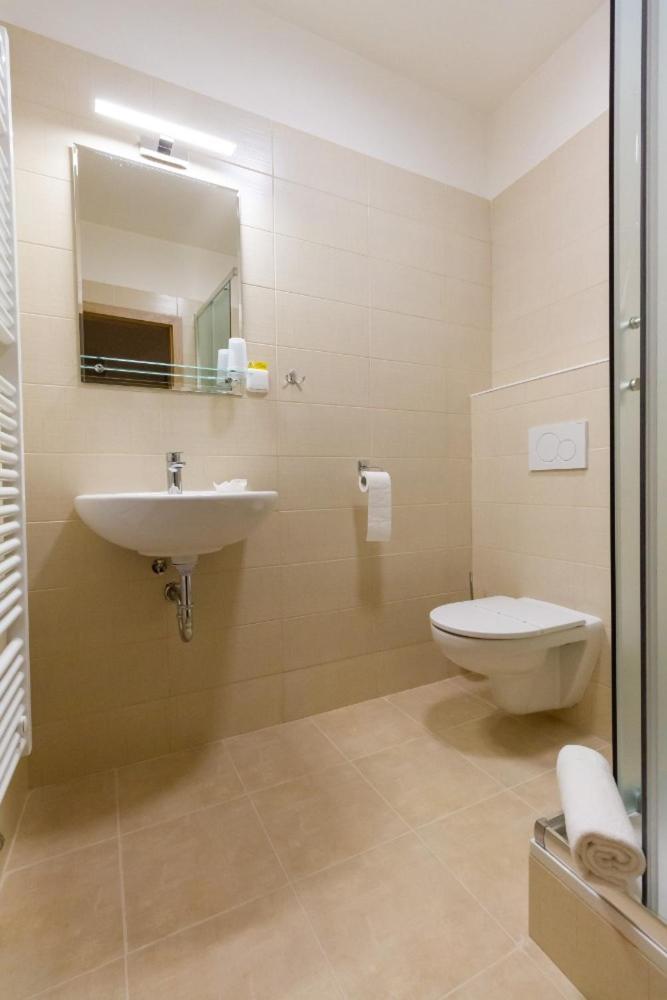 סביטאבי Hotel Ungar מראה חיצוני תמונה